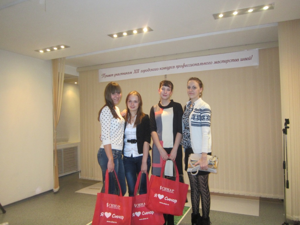 Участниками конкурса стали студентки 3 курса Новосибирского колледжа легкой промышленности и сервиса Татьяна Ненашева, Анастасия Примак, Людмила Штефан, Татьяна Кирейченко.